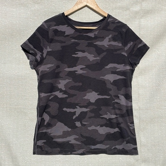 Athleta Organic Daily Black Camo Crew Tee Shirt Size Large - Picture 1 of 8